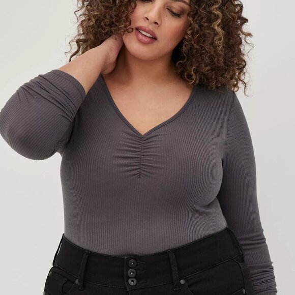 Torrid Cinch Front Top Rib Slate Ribbed Longline Charcoal V-Neck Stretch Tee - Picture 2 of 15
